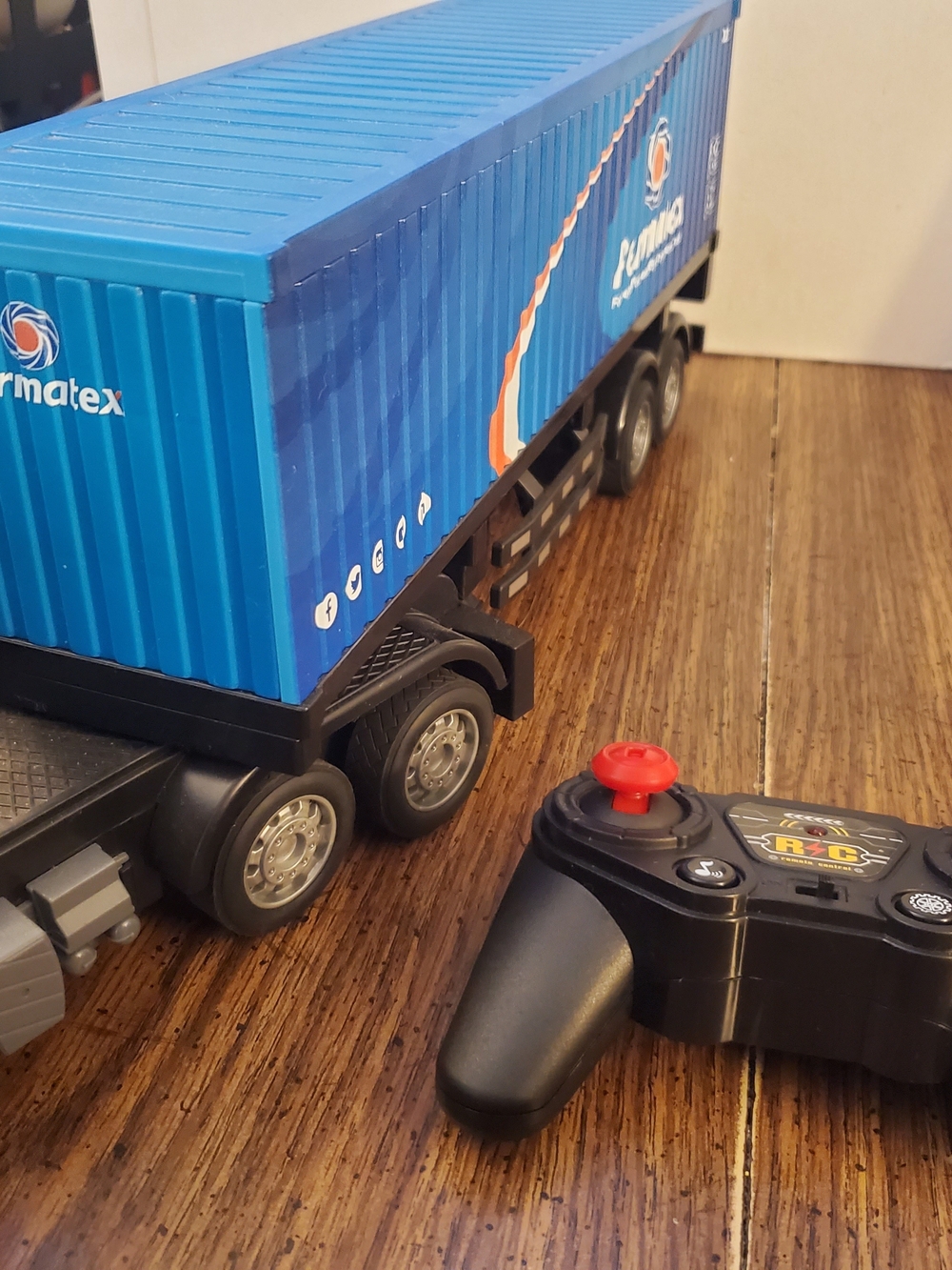 Remote Control Tractor Trailer Permatex - Picture 5 of 7